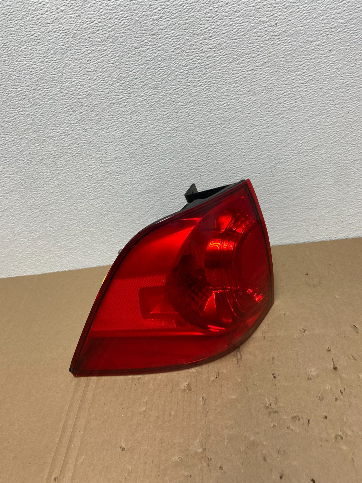 2009 to 2014 Volkswagen Routan Left Driver LH Side Tail Light AB6796 DW2