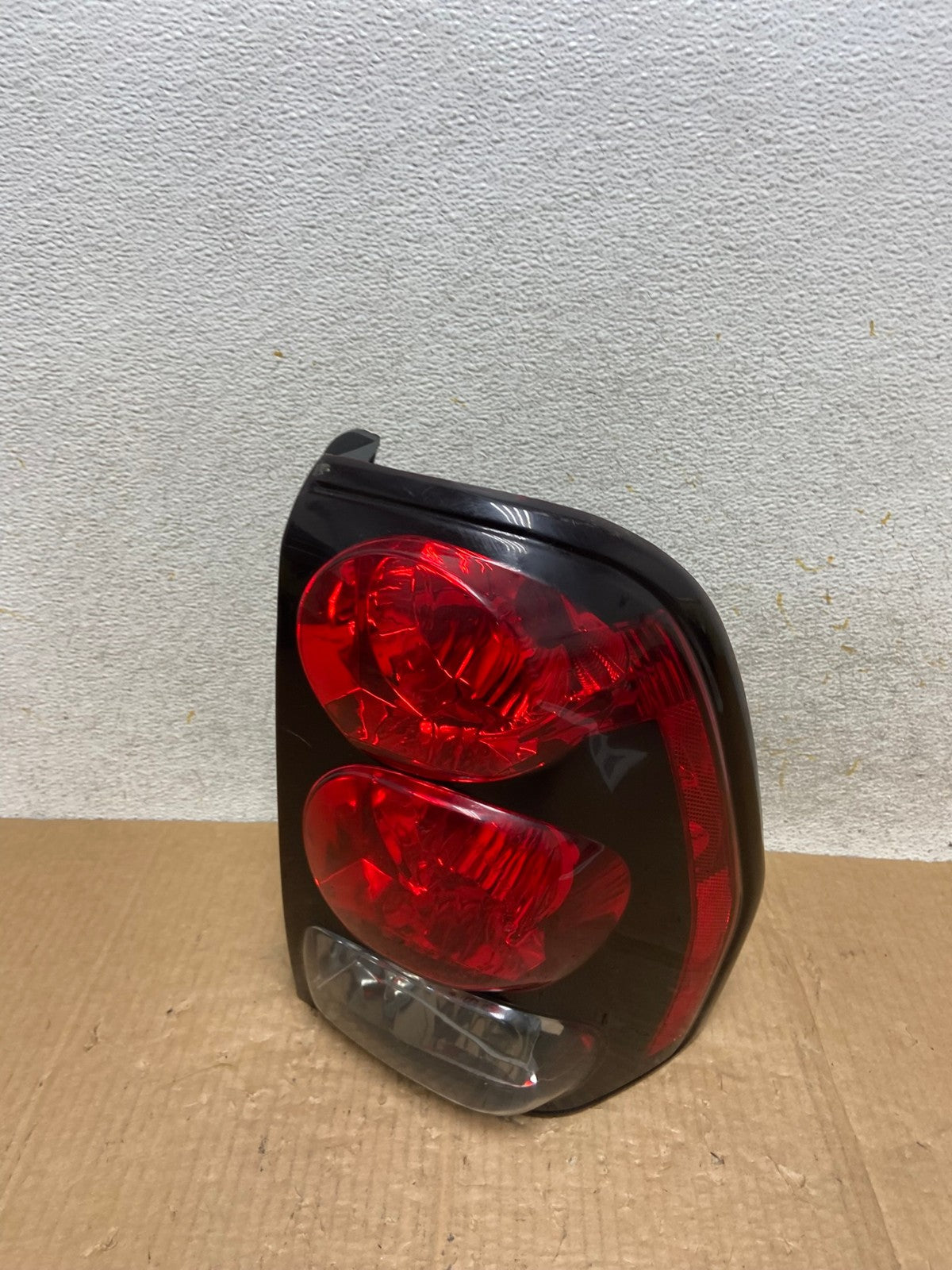 2002 to 2009 Chevrolet Trailblazer Right Passenger Rh Tail Light AI6590 LK0