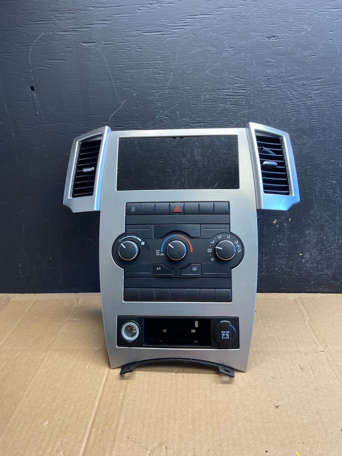 2008 to 2010 Jeep Grand Cherokee Center A/C Heater Climate Control AD2116 DG0
