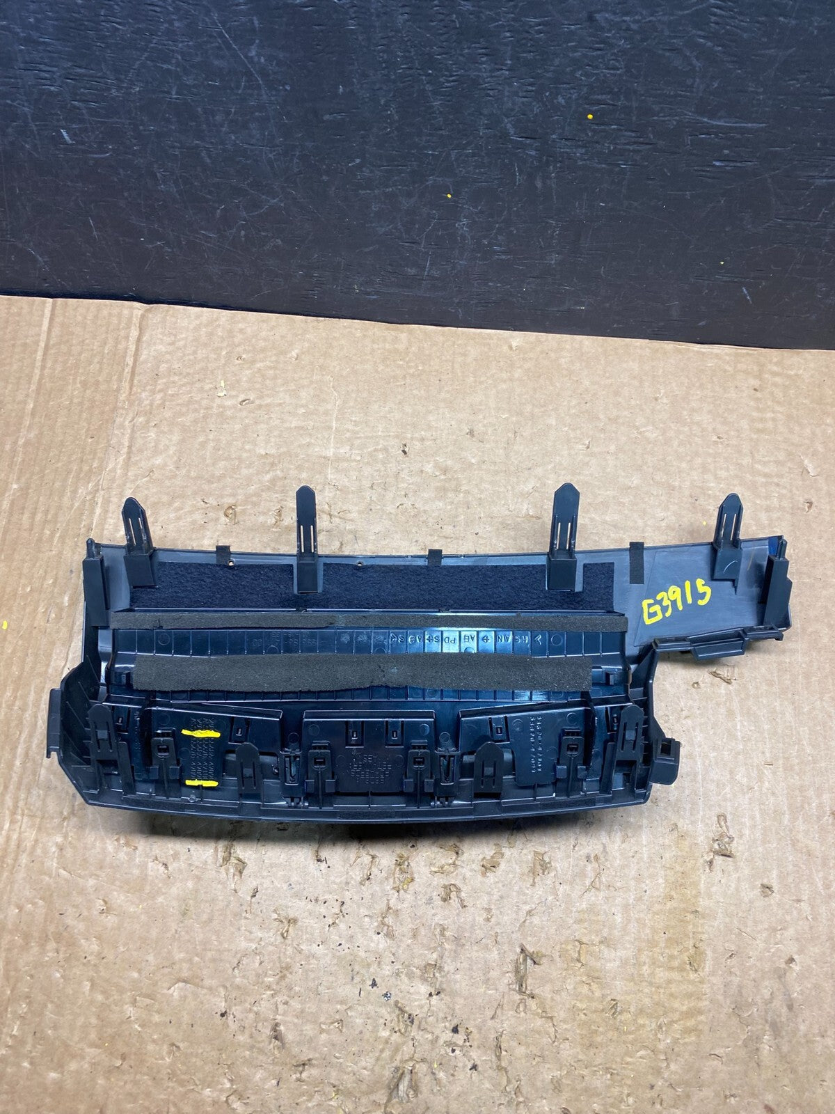 2012 2013 2014 Toyota Prius V Front Center Dash Air Vent G3915 DG15