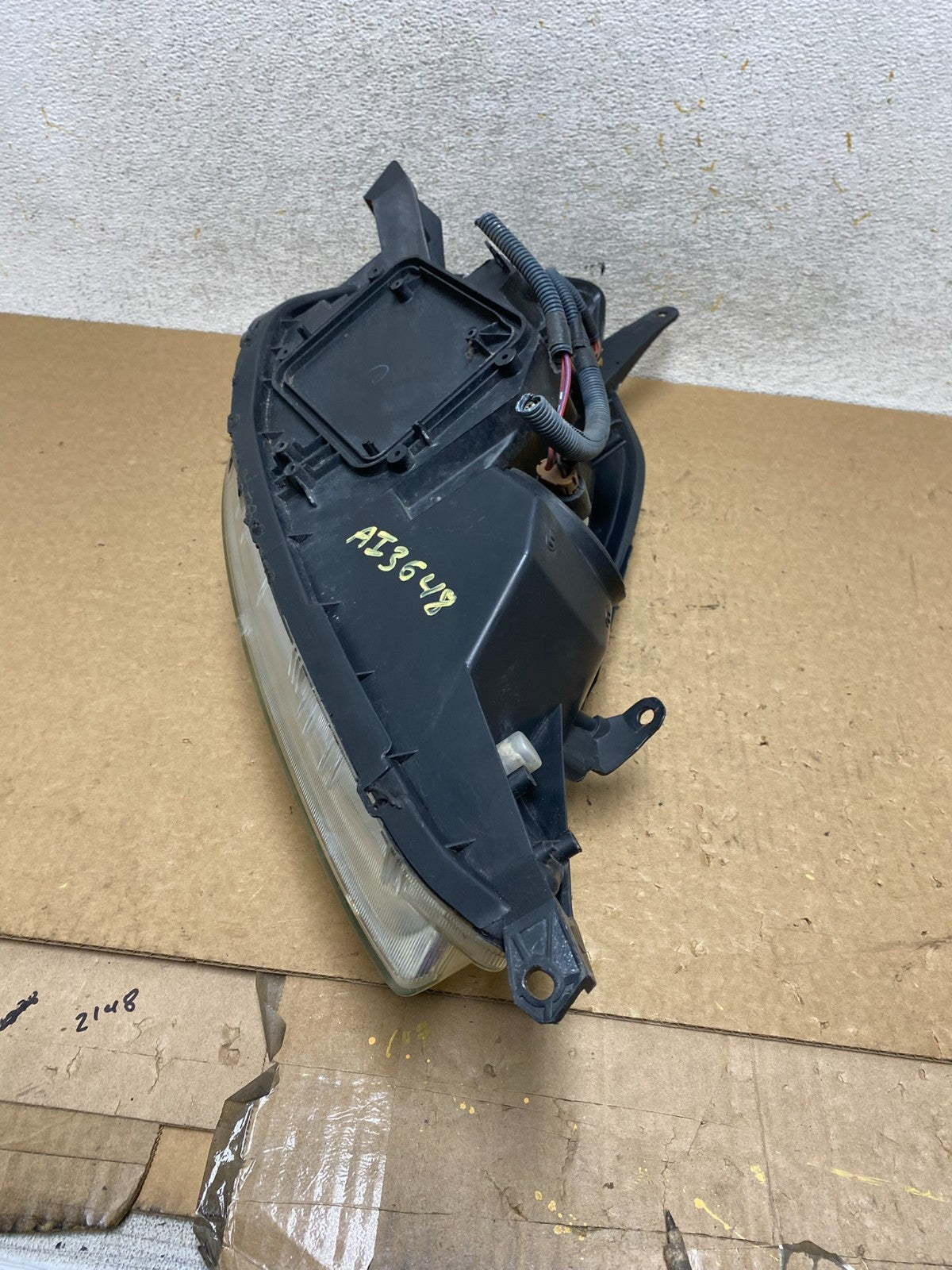 2004-2005 Toyota Sienna Left Driver LH Side Halogen Headlight AI3648 DW6
