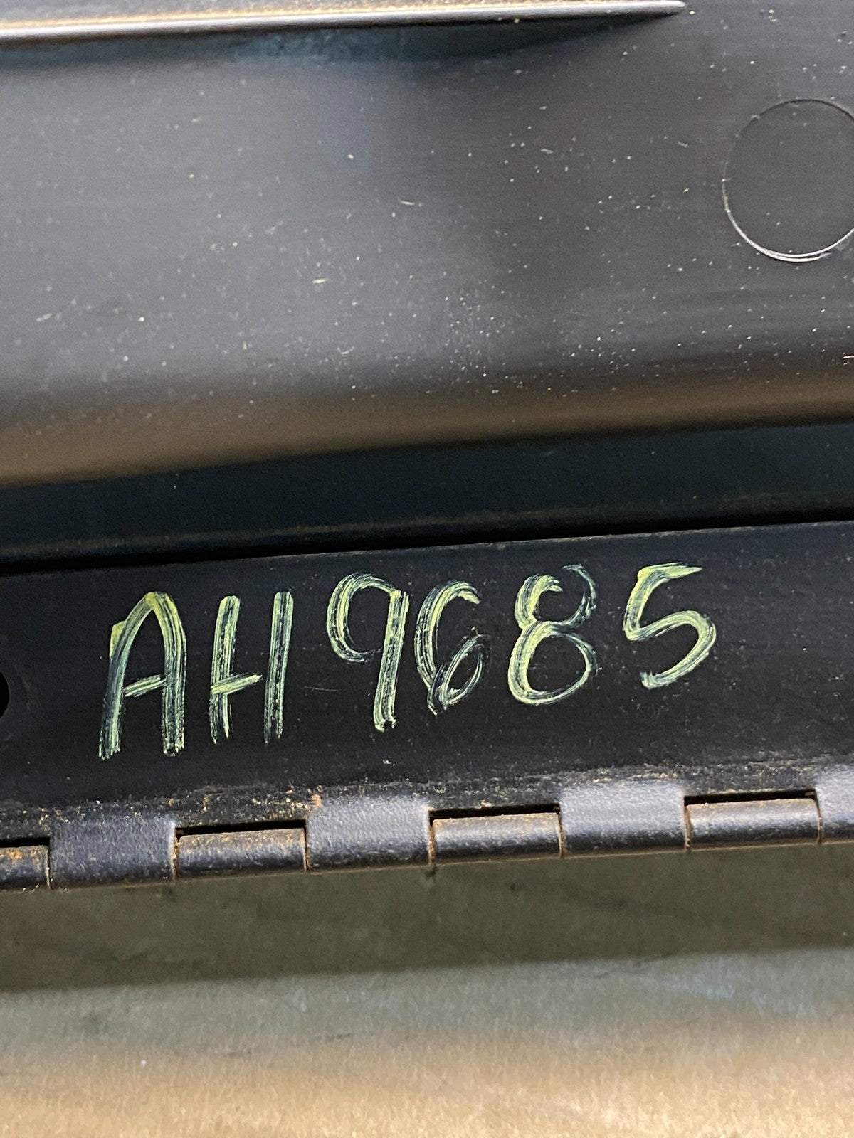 2008 to 2009 Hummer H2 Glove Box Door Ebony 25965507 AH9685 PS6