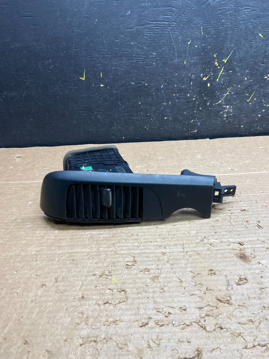2006 - 2012 Kia Sedona Entourage Right Passenger RH Center Air Vent w2042 DG0