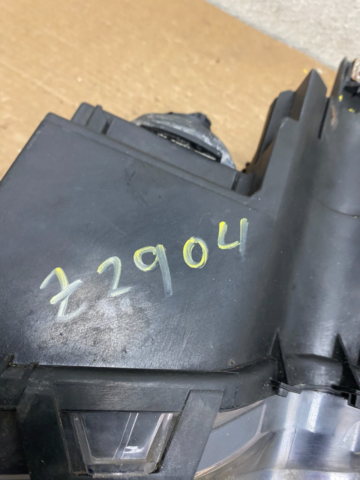 2002 to 2005 BMW 3 E46 Sedan Right Passenger RH Halogen TYC Headlight Z2904 DW10