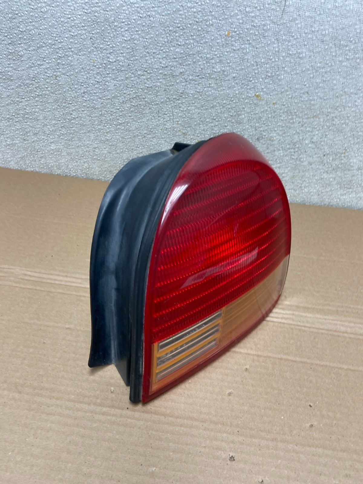 1999 2000 2001 Hyundai Sonata Right Passenger Rh Side Tail Light Oem AB0952 LK2