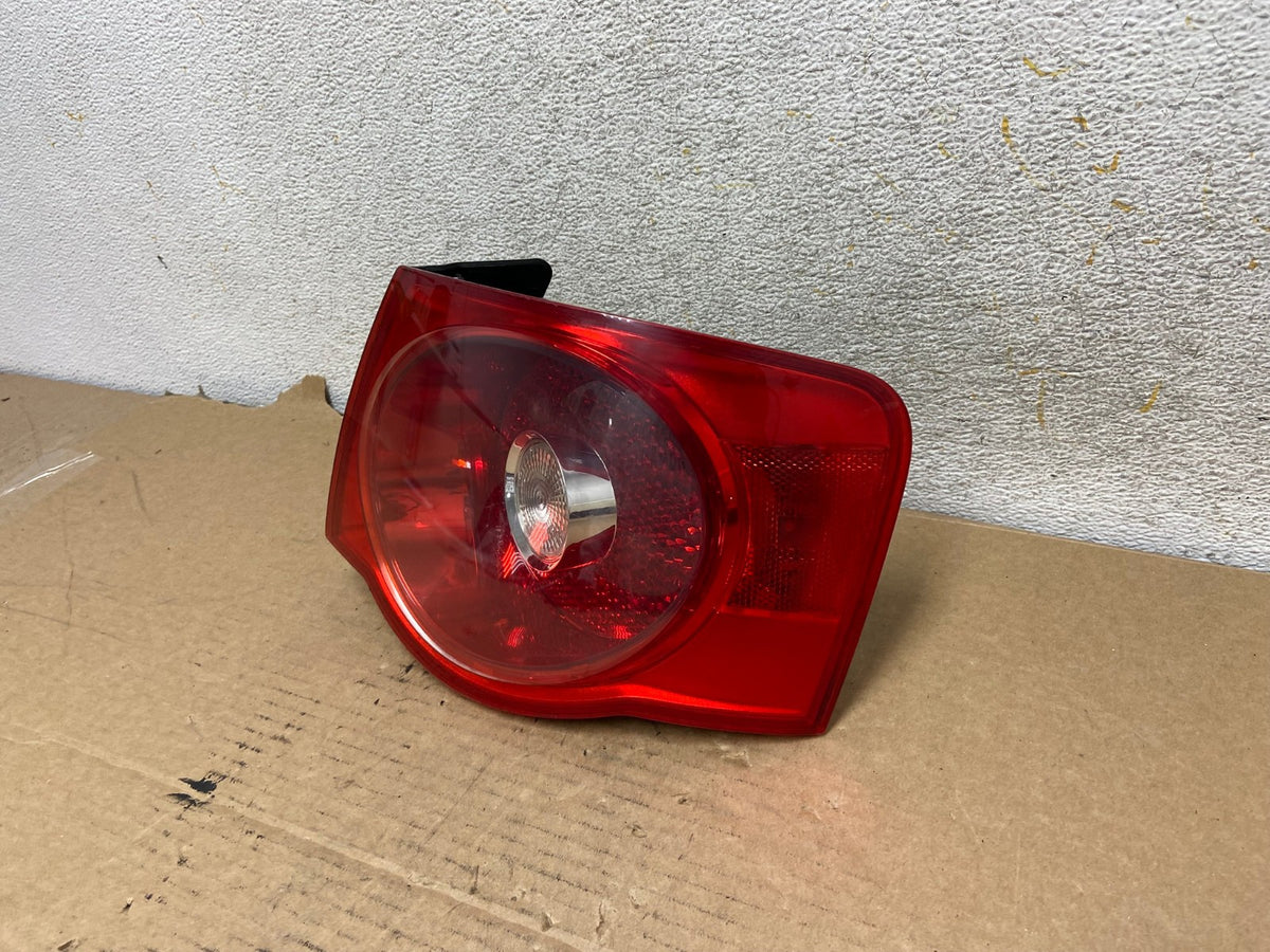 2005 2006 2007 Volkswagen Jetta Right Passenger Rh Side Tail Light AH7862 LK2