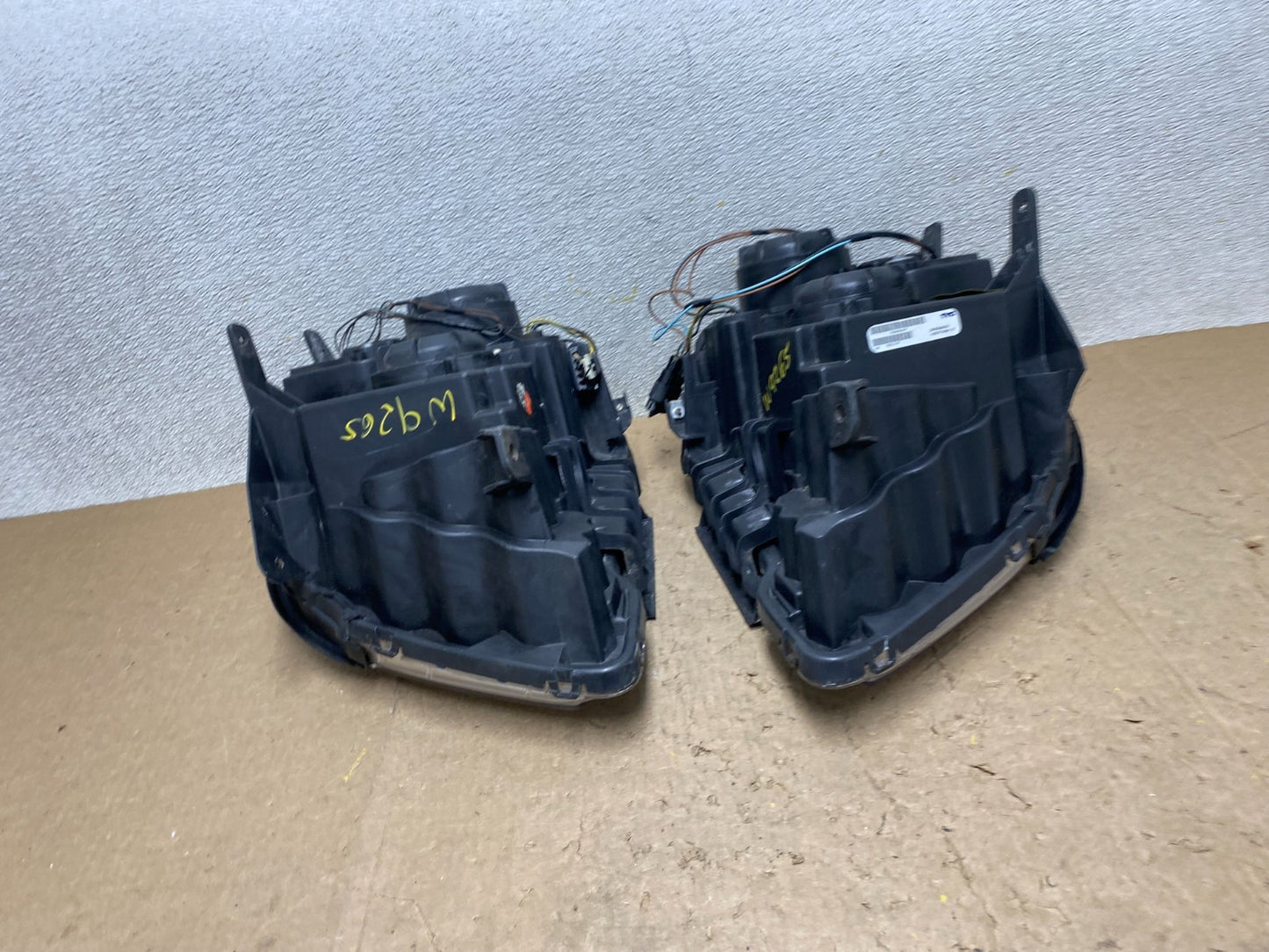 2010 to 2015 GMC Terrain Halogen Left+Right Side Headlights W9265 DW11