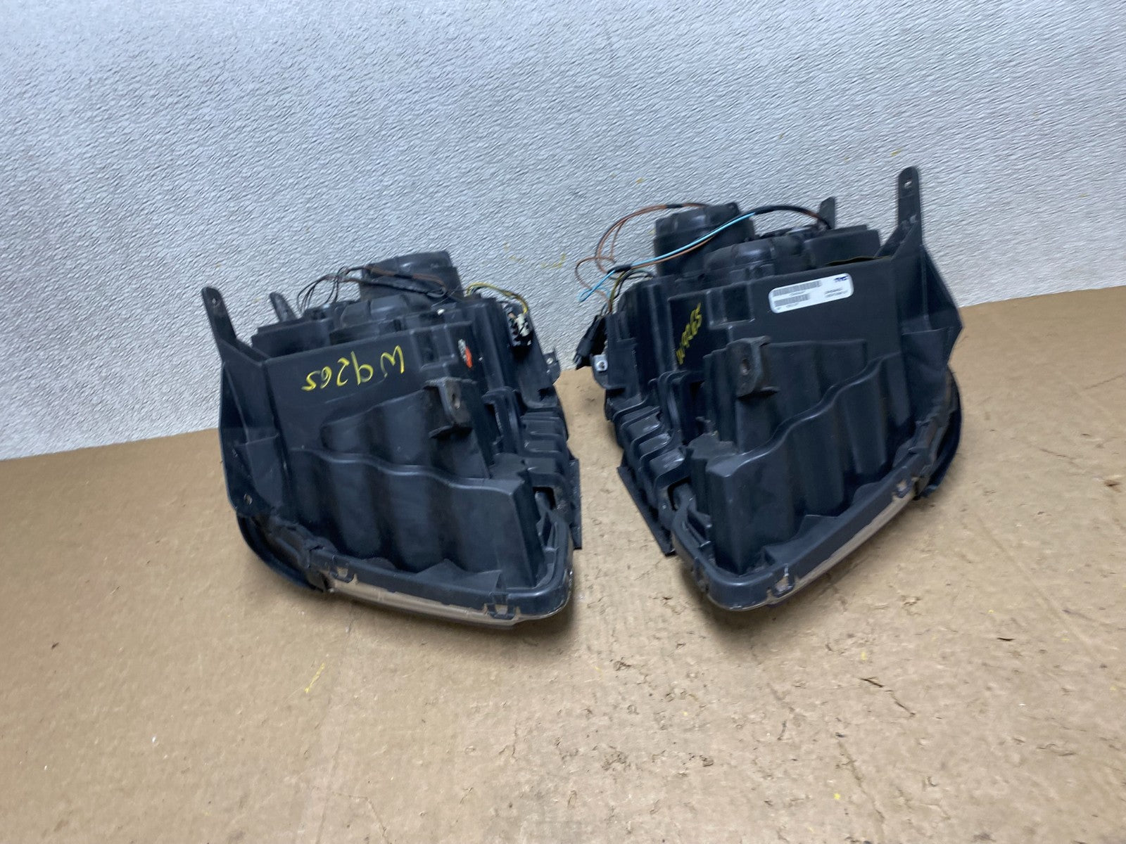 2010 to 2015 GMC Terrain Halogen Left+Right Side Headlights W9265 DW11