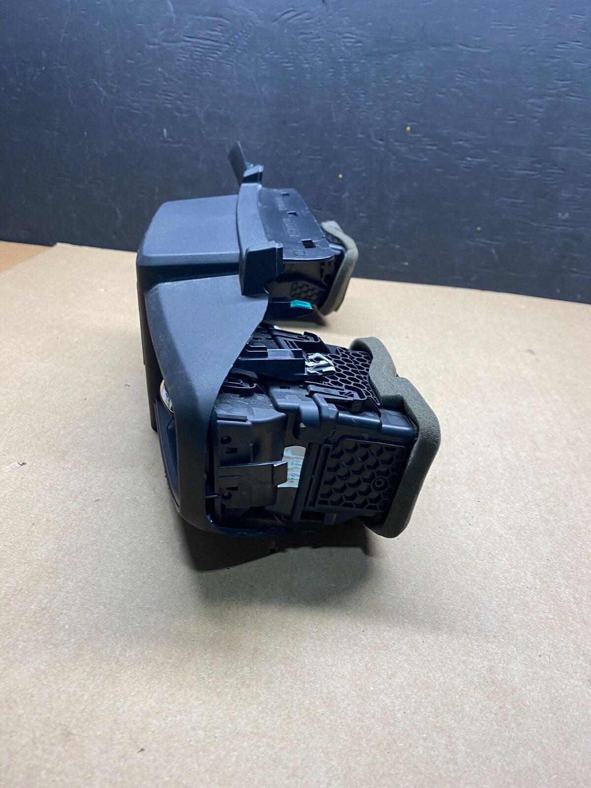 2020 to 2023 Ford  Explorer Console Radio Display Screen Air Vents G4101 DG1 Oem2