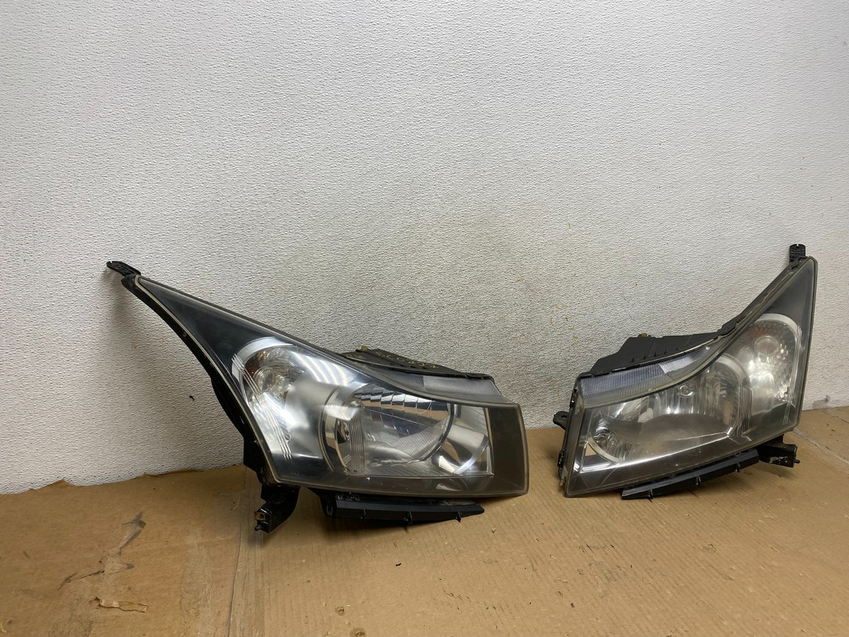 2011 to 2015 Chevrolet Cruze Halogen Left+Right Set Headlights AH3048 DW1