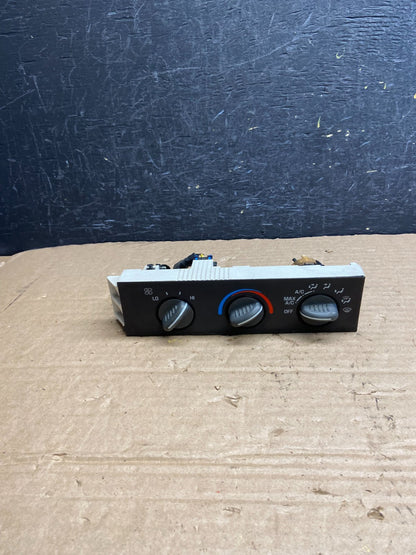 2001 - 2007 GMC Chevrolet Express 1500 Climate Control A/C af2126 DG0
