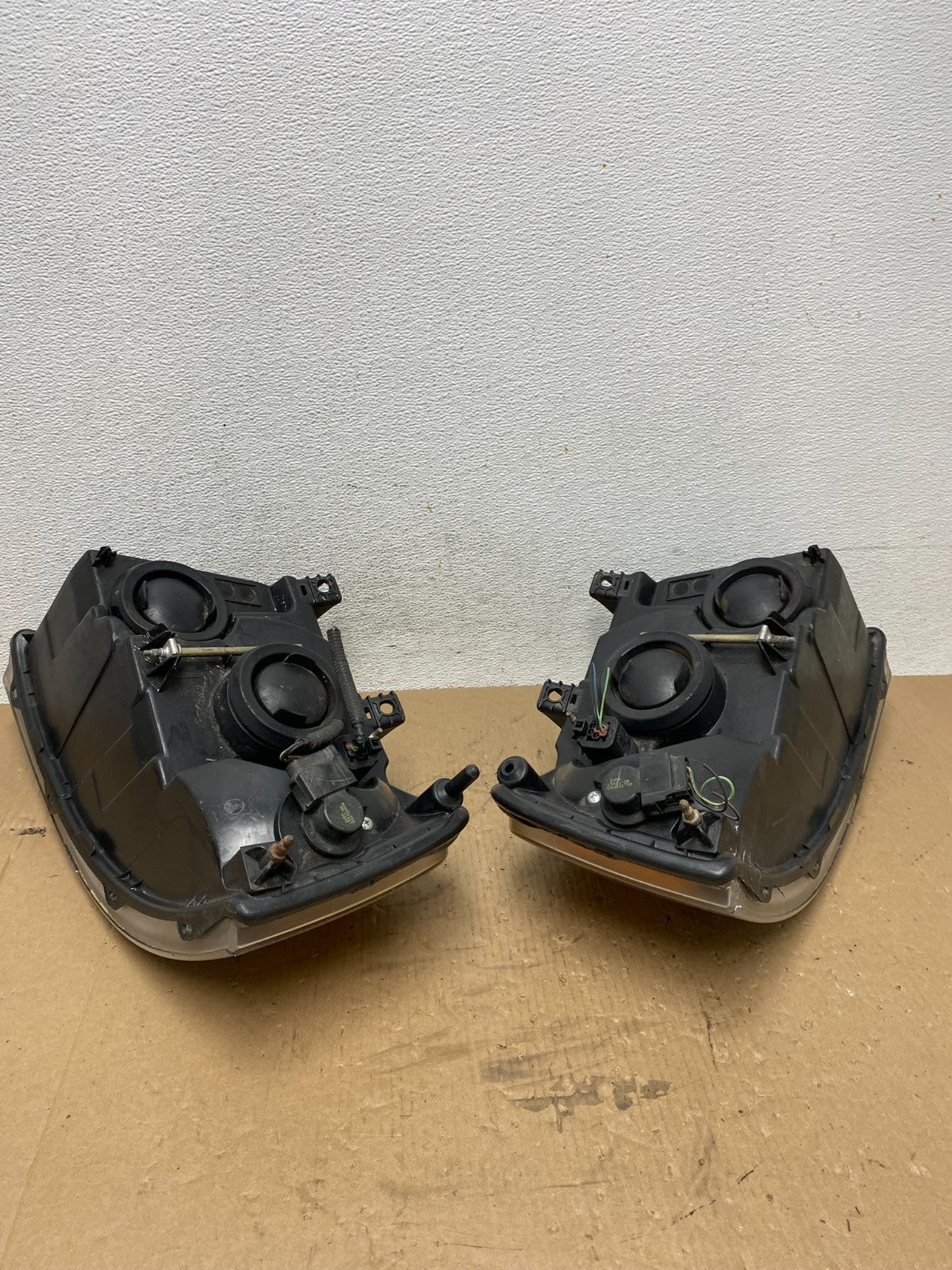 2003 - 2006 Ford Expedition Left+Right Side Headlights Halogen AD7796 DW10