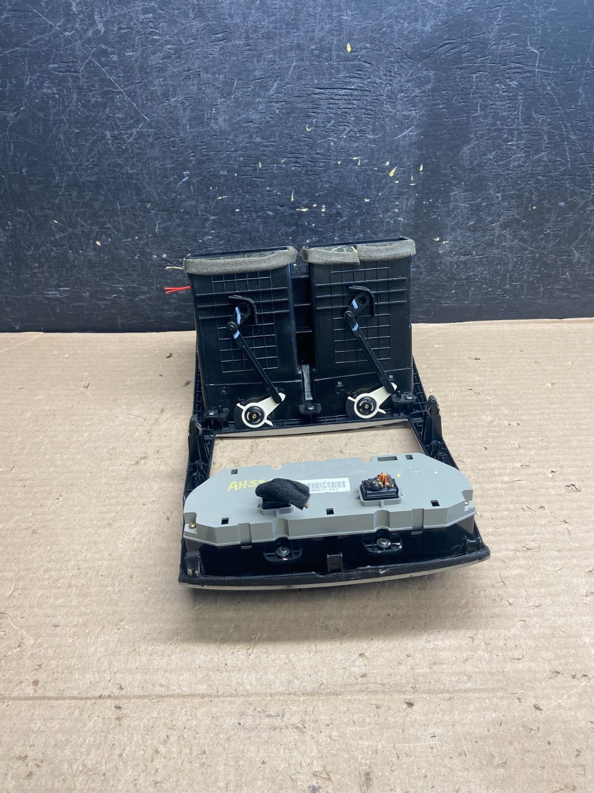 2009 to 2010 Kia Sportage Center Radio Climate Control Clock Trim AH5325 DG4