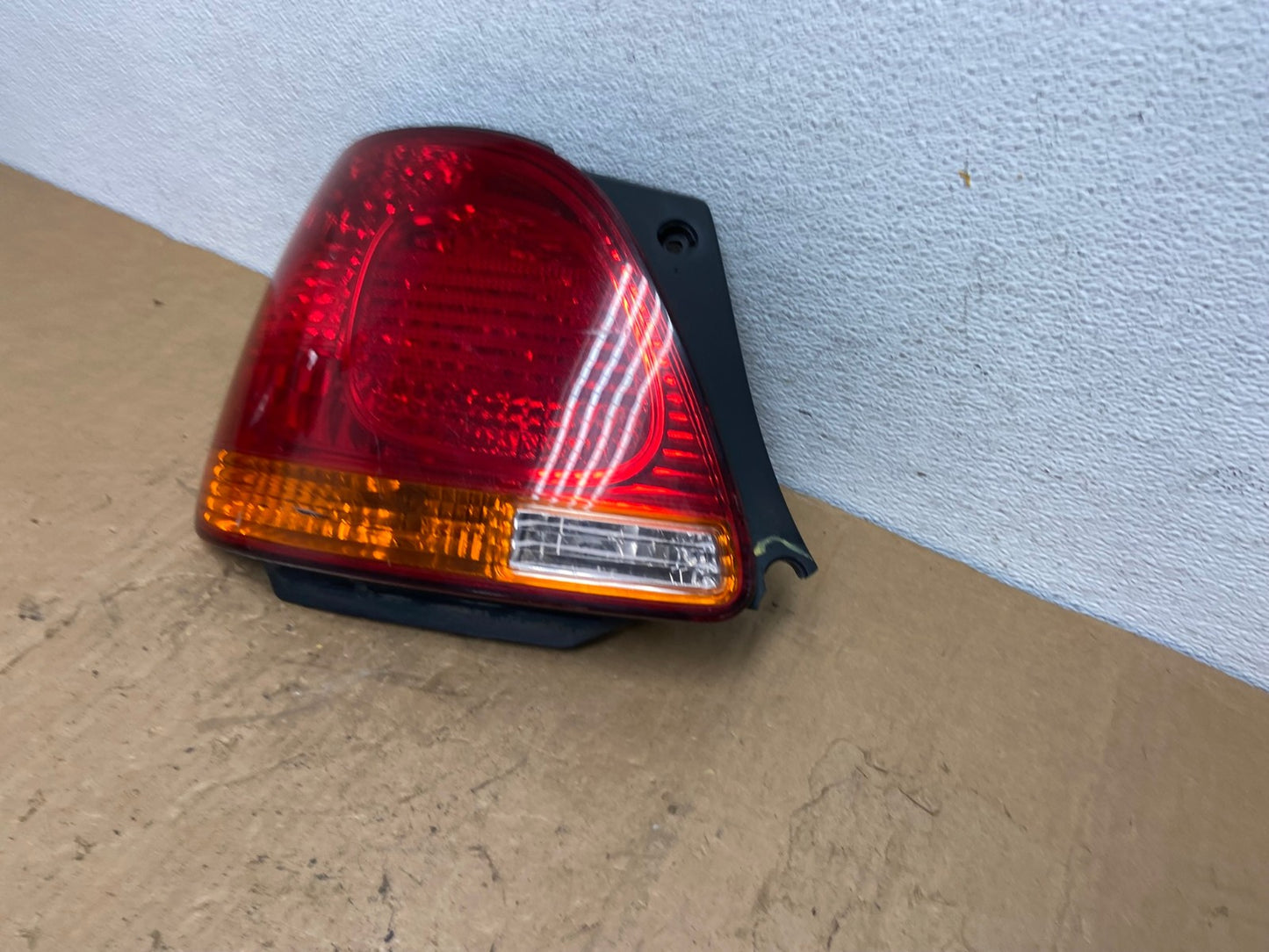 2001 - 2005 Lexus Gs300 Gs400 Gs430 Left Driver LH Side Tail Light AD1368 LK1
