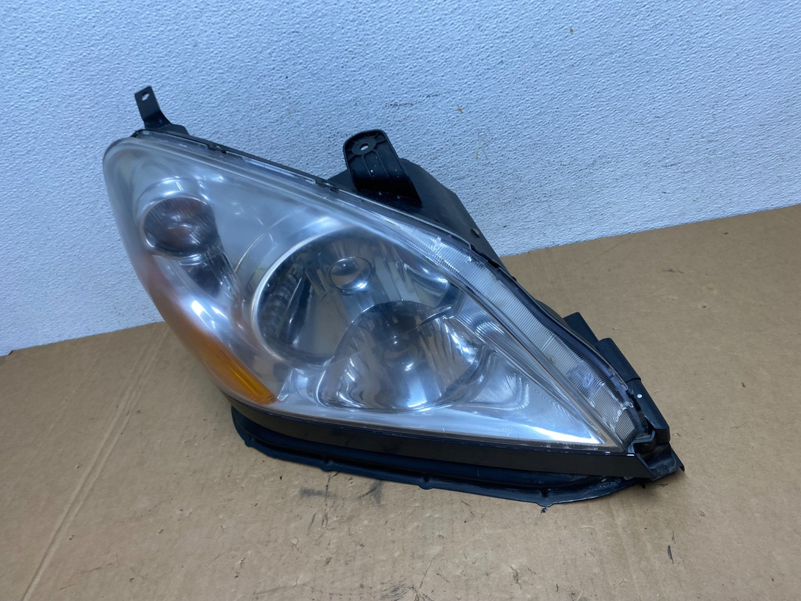 2003 2004 2005 Honda Pilot Right Passenger RH Side Halogen Headlight AD2804 DW1