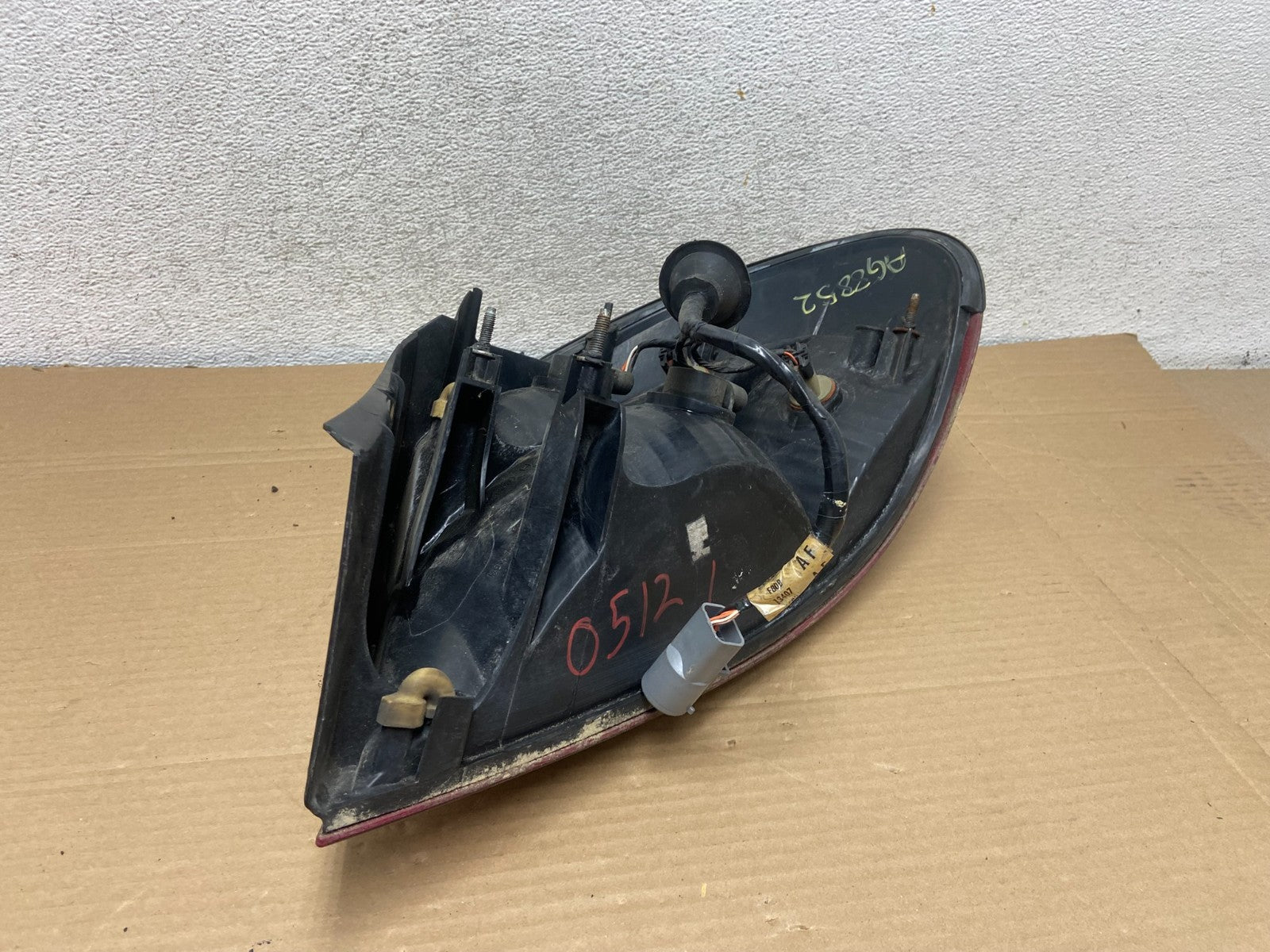 1998 to 2002 Lincoln Continental Left Driver LH Side Tail Light AG8852 DW5