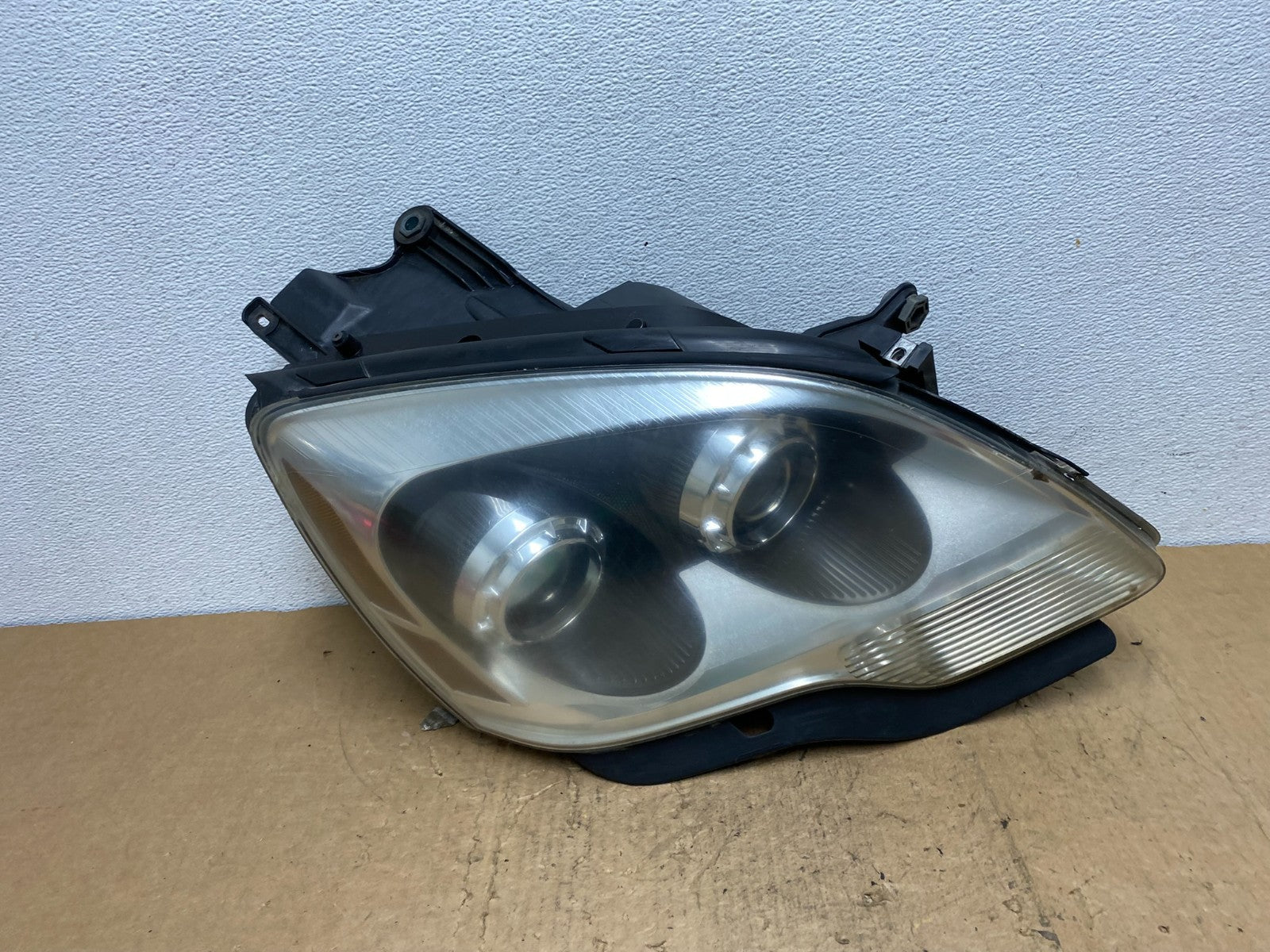 2007-2012 Gmc Acadia Xenon HID Headlight Right Passenger Side AD0523 DW0