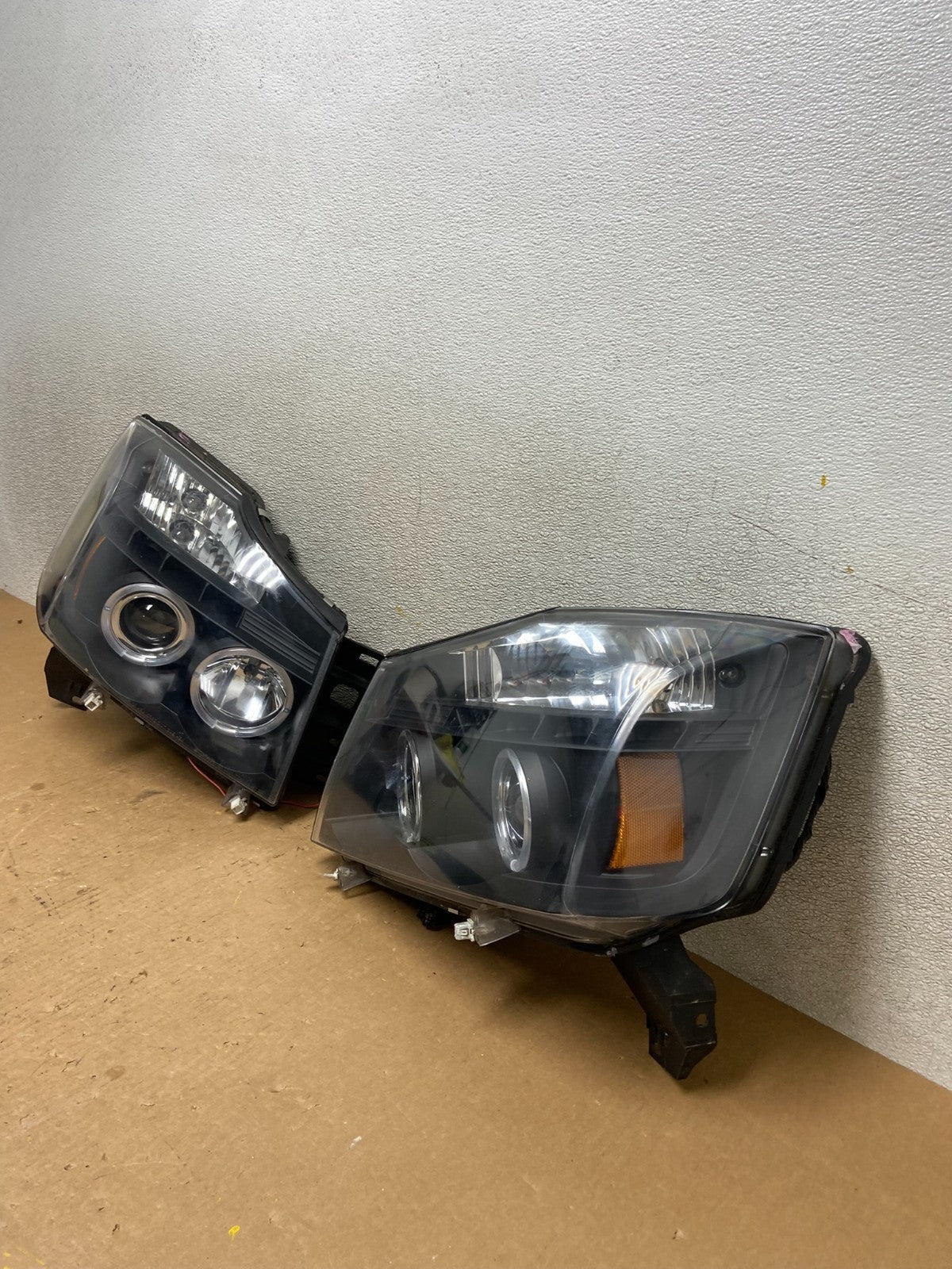 2004 to 2007 Nissan Armada Left+Right Side Set LED Black Headlights Z7025 DG1