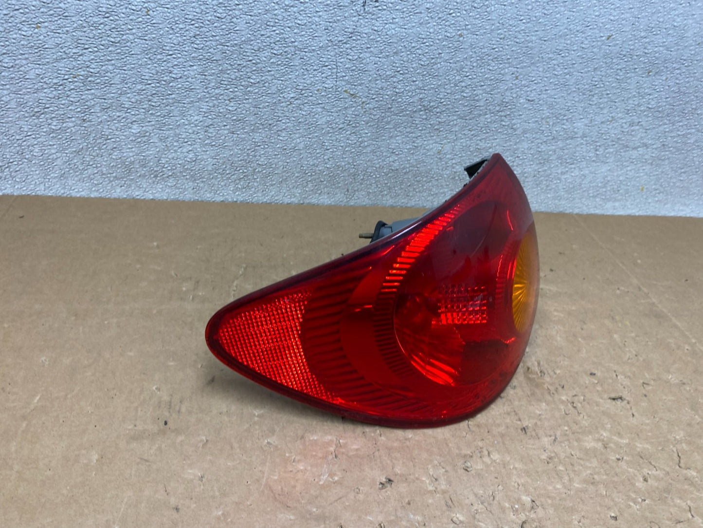 2003 to 2005 Toyota Corolla Left Driver Lh Side Tail Light Oem V5182 DW2