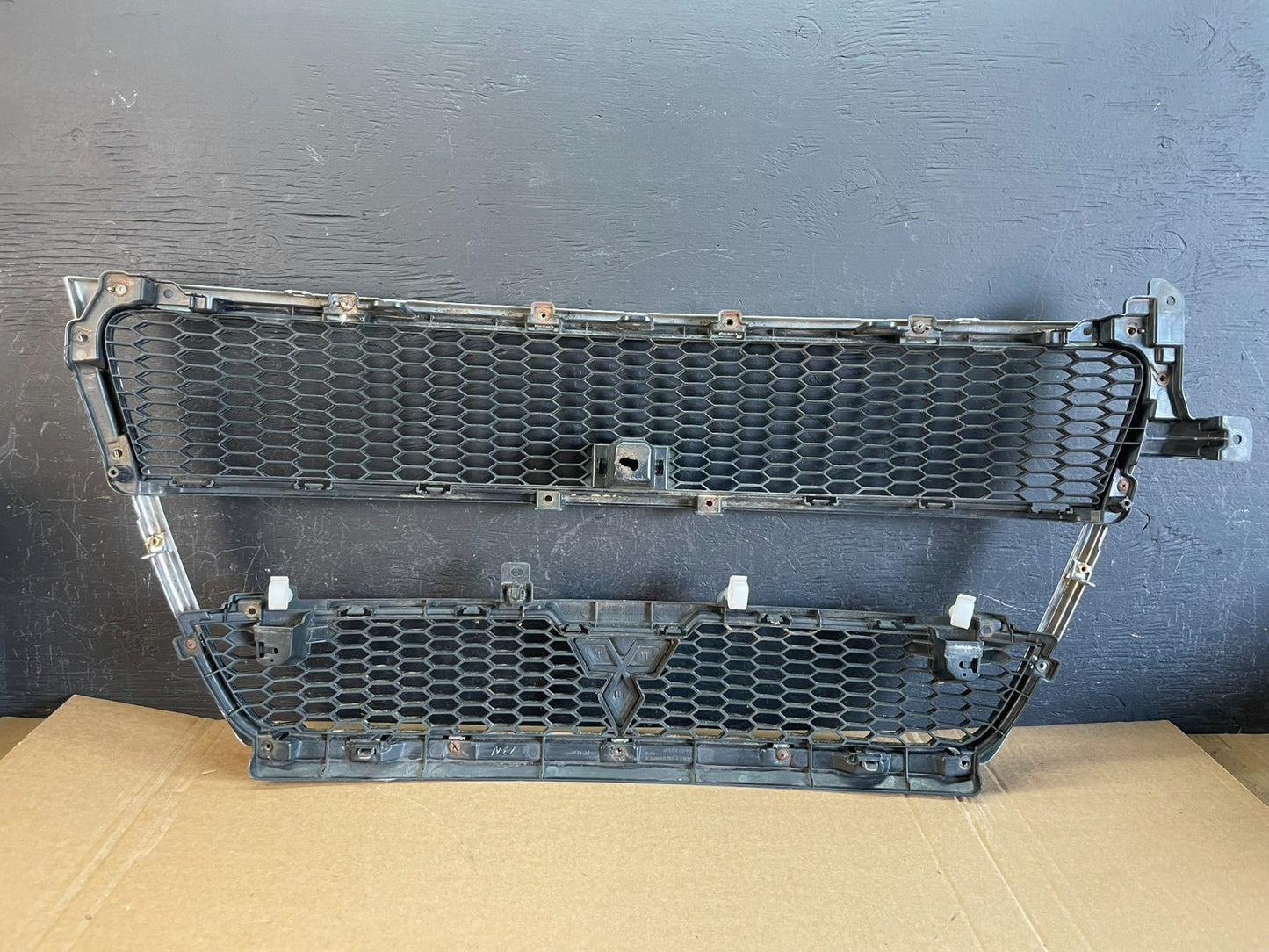 2010 - 2013 Mitsubishi Outlander Front Upper Lower Grill Grille AC9943 DG3