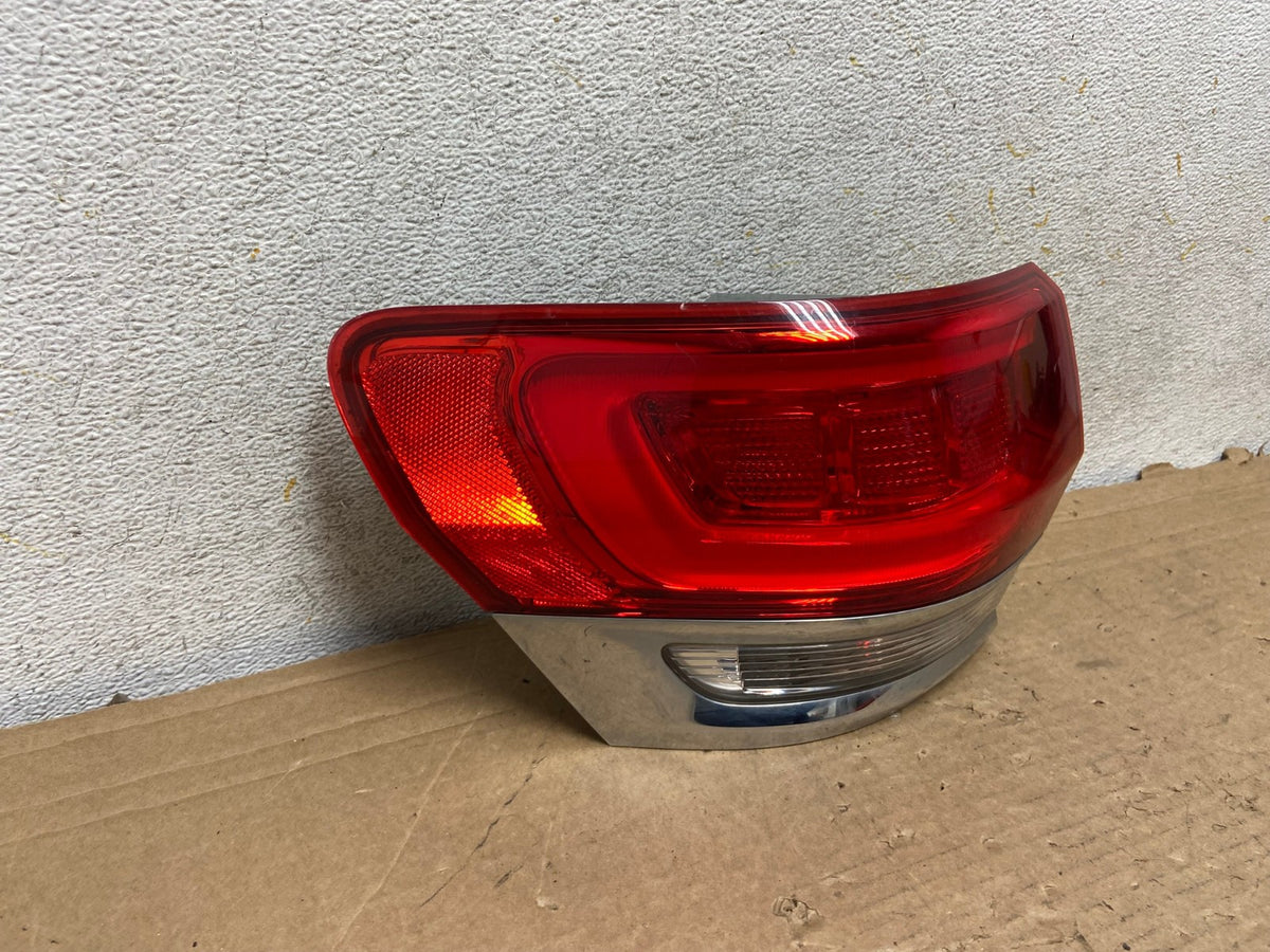 2014 - 2018 Jeep Grand Cherokee Left Driver LH Side Tail Light AH8986 LK1
