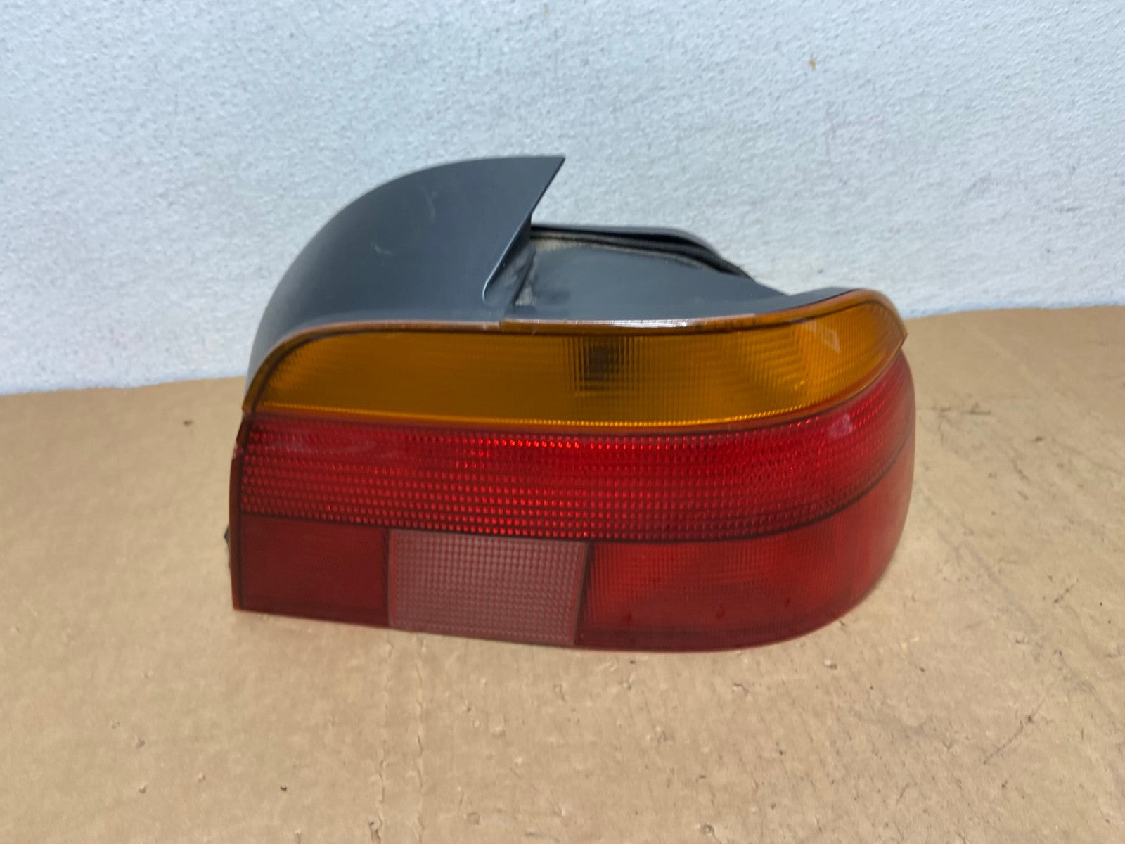 1996-2000 BMW 5-SERIES E39 528i 540i Right Passenger Rh Tail Light AD1250 LK0