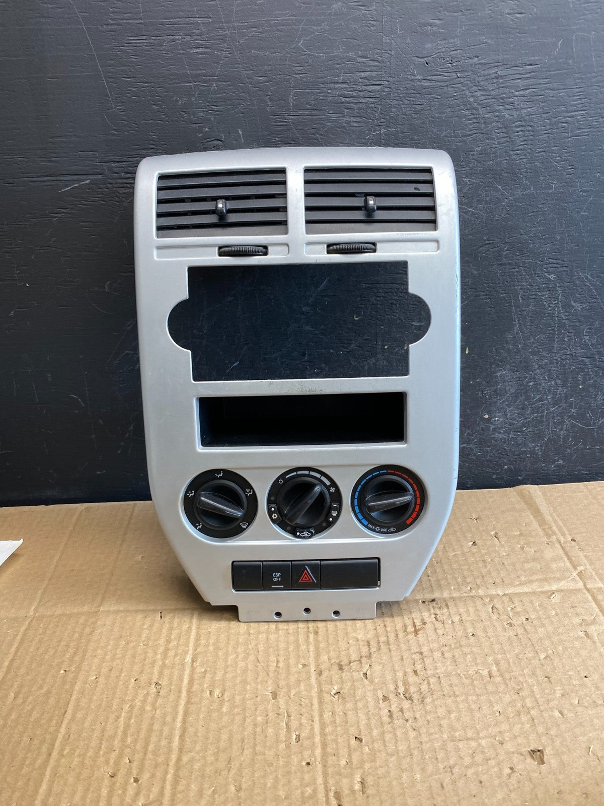 2007 - 2009 Jeep Patriot Compass Dash Radio Center Bezel Climate Dash AC9515 DG0
