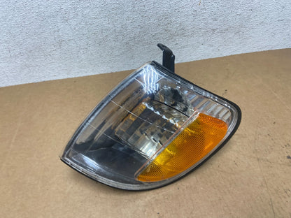 2005 to 2006 Toyota Tundra Left Driver LH Side Turn Signal Light AE3021 DG0