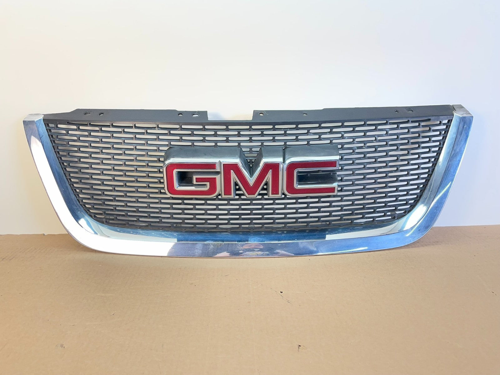 2007 to 2012 GMC Acadia Front Upper Grill Grille AH0033 DG0