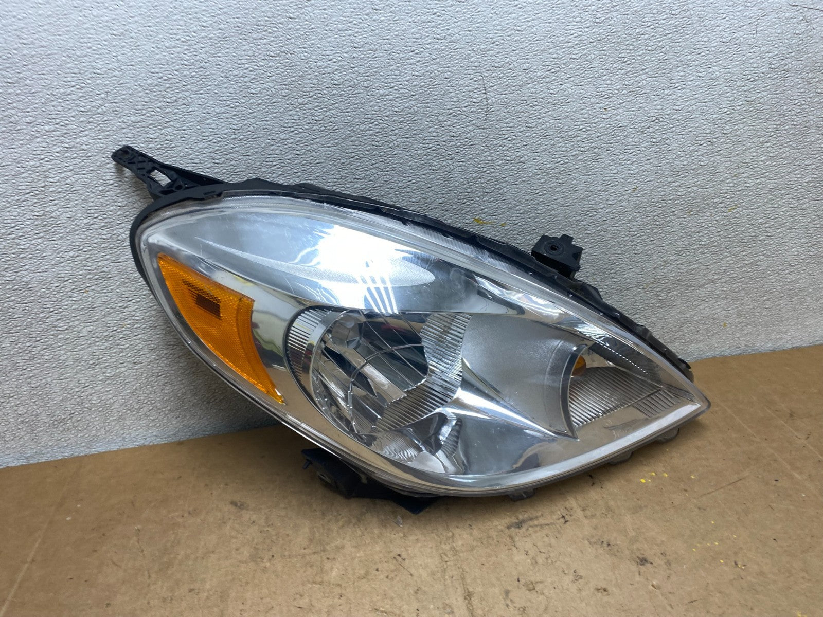 2012 2013 2014 Nissan Versa Note Sedan Headlight Right Passenger Rh X72310