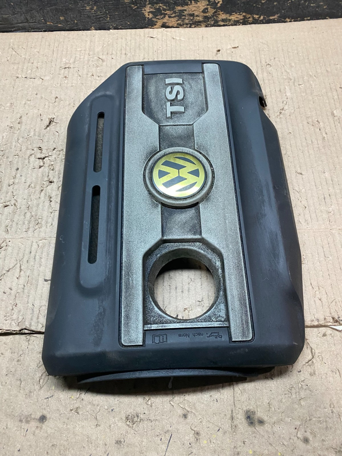2005-2010 Volkswagen Mk5 2.0 TSI Passat Jetta Engine Cover x8200 DG3