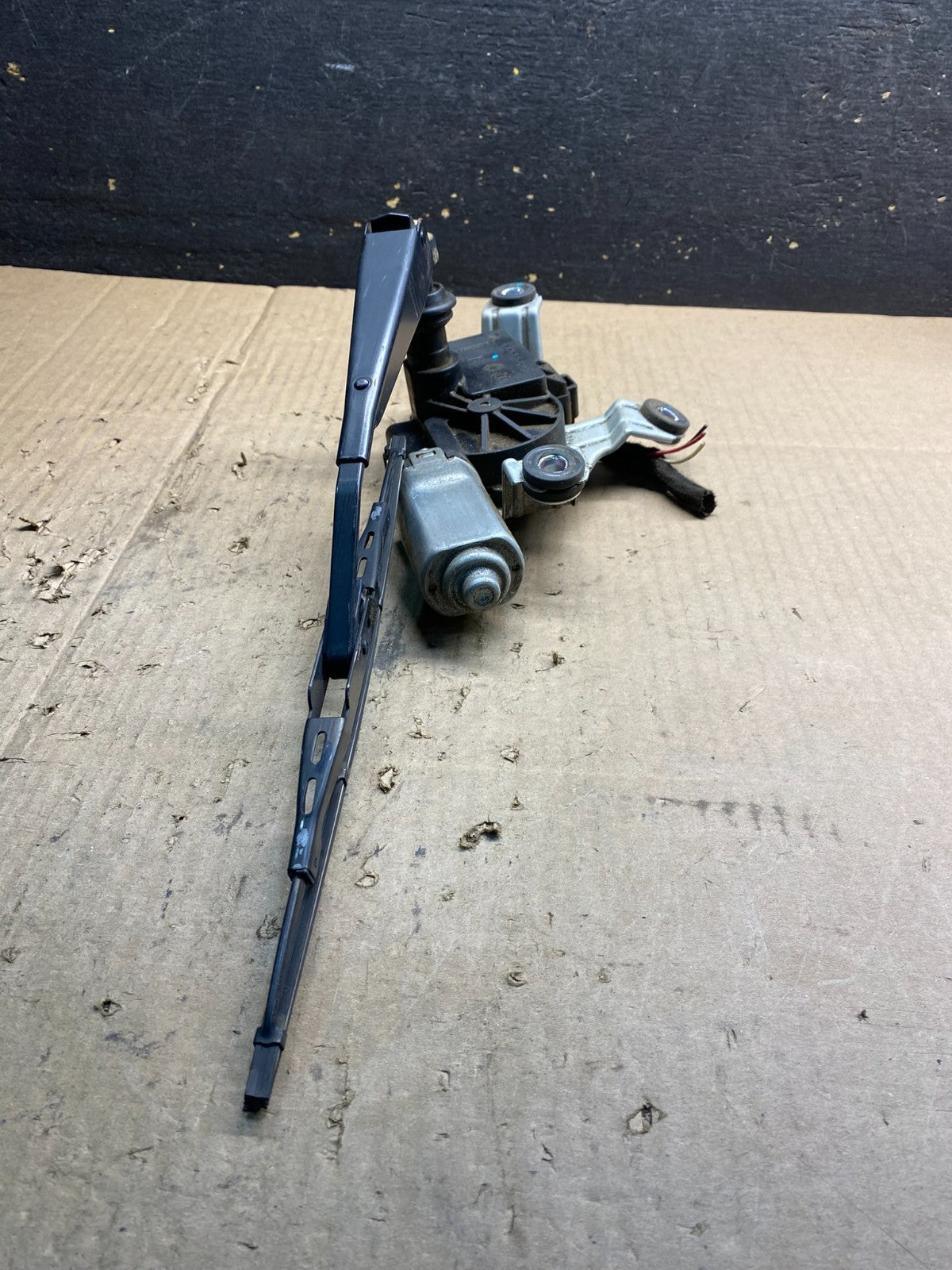 2010 to 2016 Cadillac SRX Rear Windshield Washer Wiper Motor ab0386 DG2