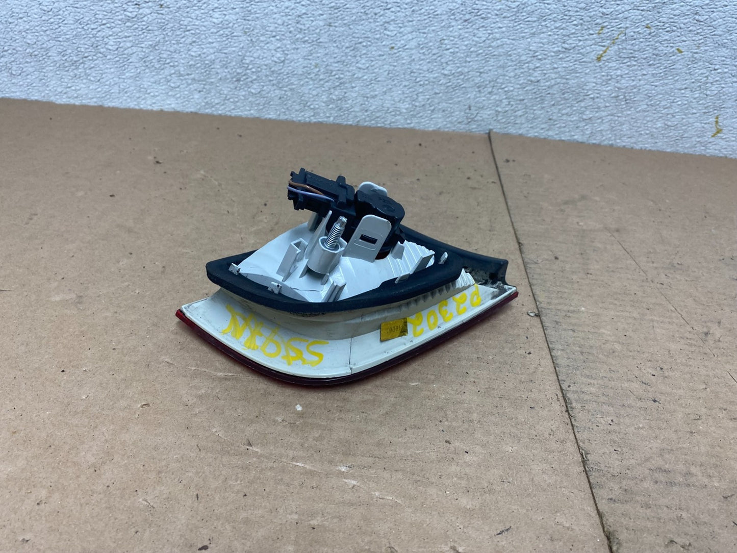 2004-2008 Audi A4 Sedan Right Passenger RH Side Inner Tail Light OEM P2302 DW5