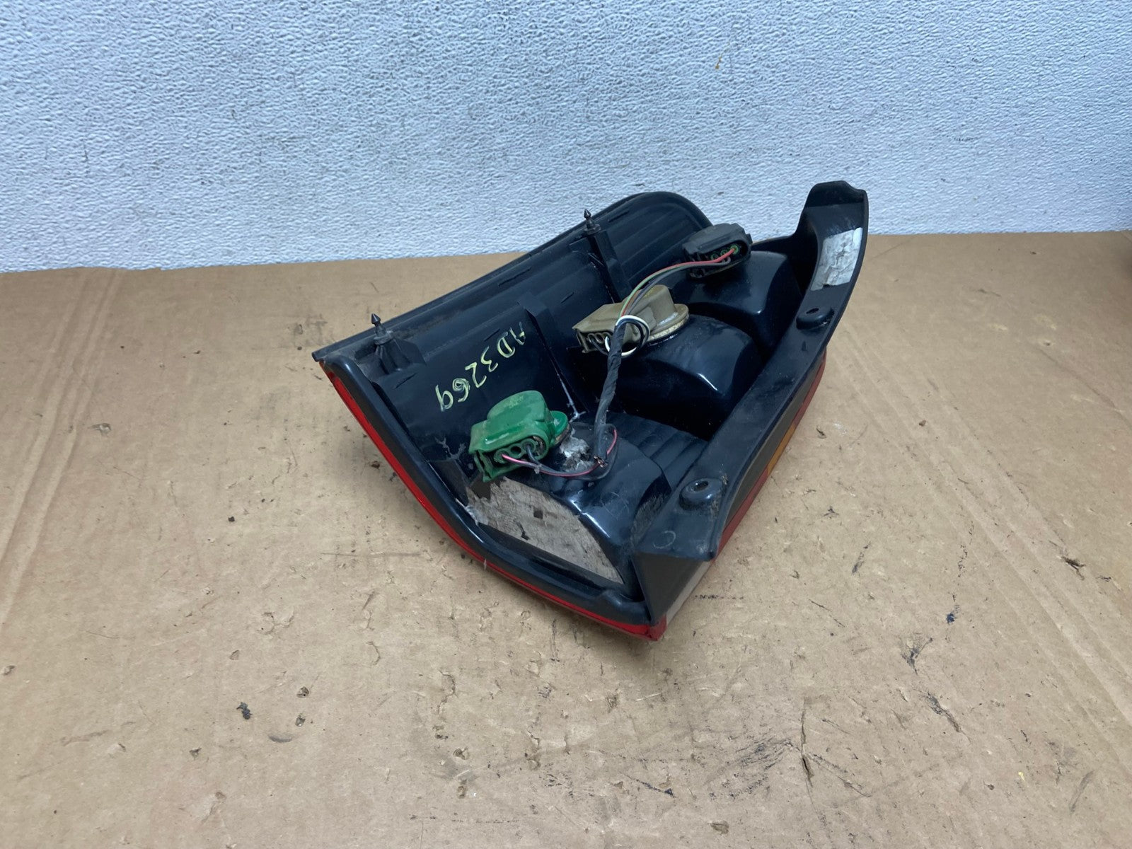 2001 to 2007 Ford Escape Right Passenger RH Side Tail Light AD3269 LK4