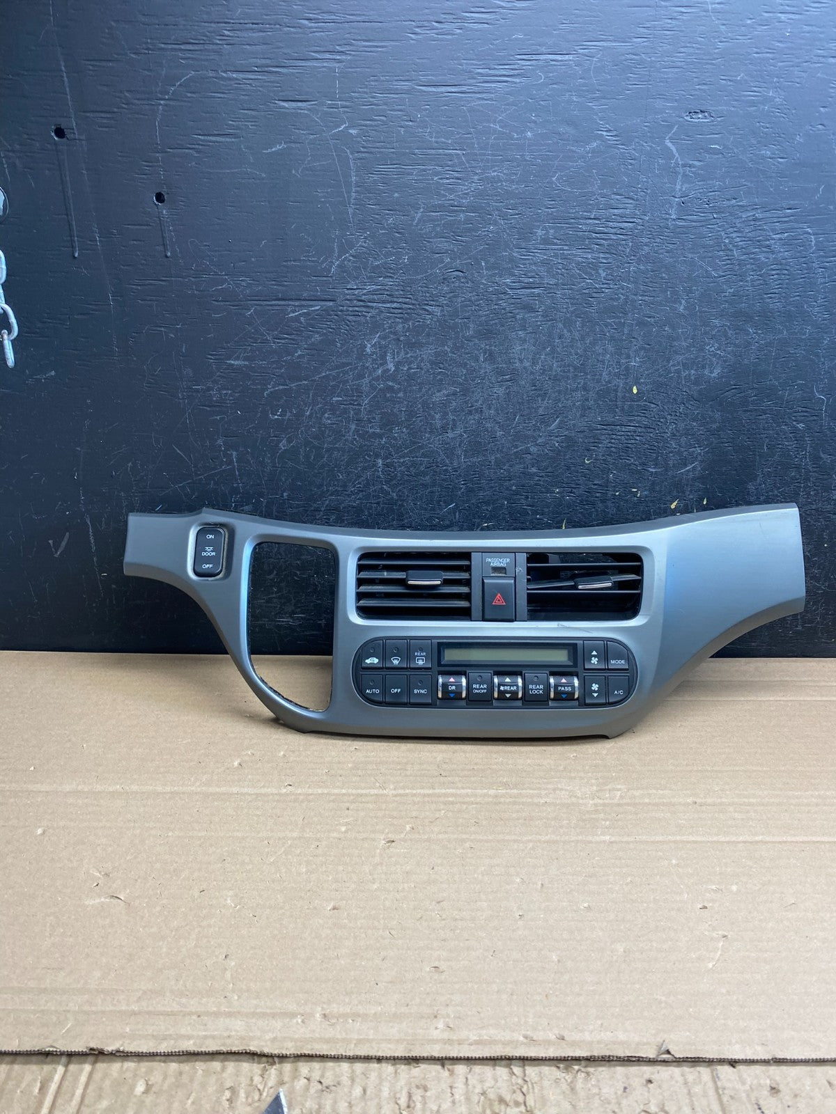 2005 to 2010 Honda Odyssey Radio Climate Control Dash Trim Bezel AG0057 DG0