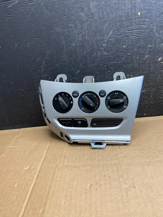 2013 2014 Ford Focus Ac Heater Climate Control Temperature AD2102 DG0