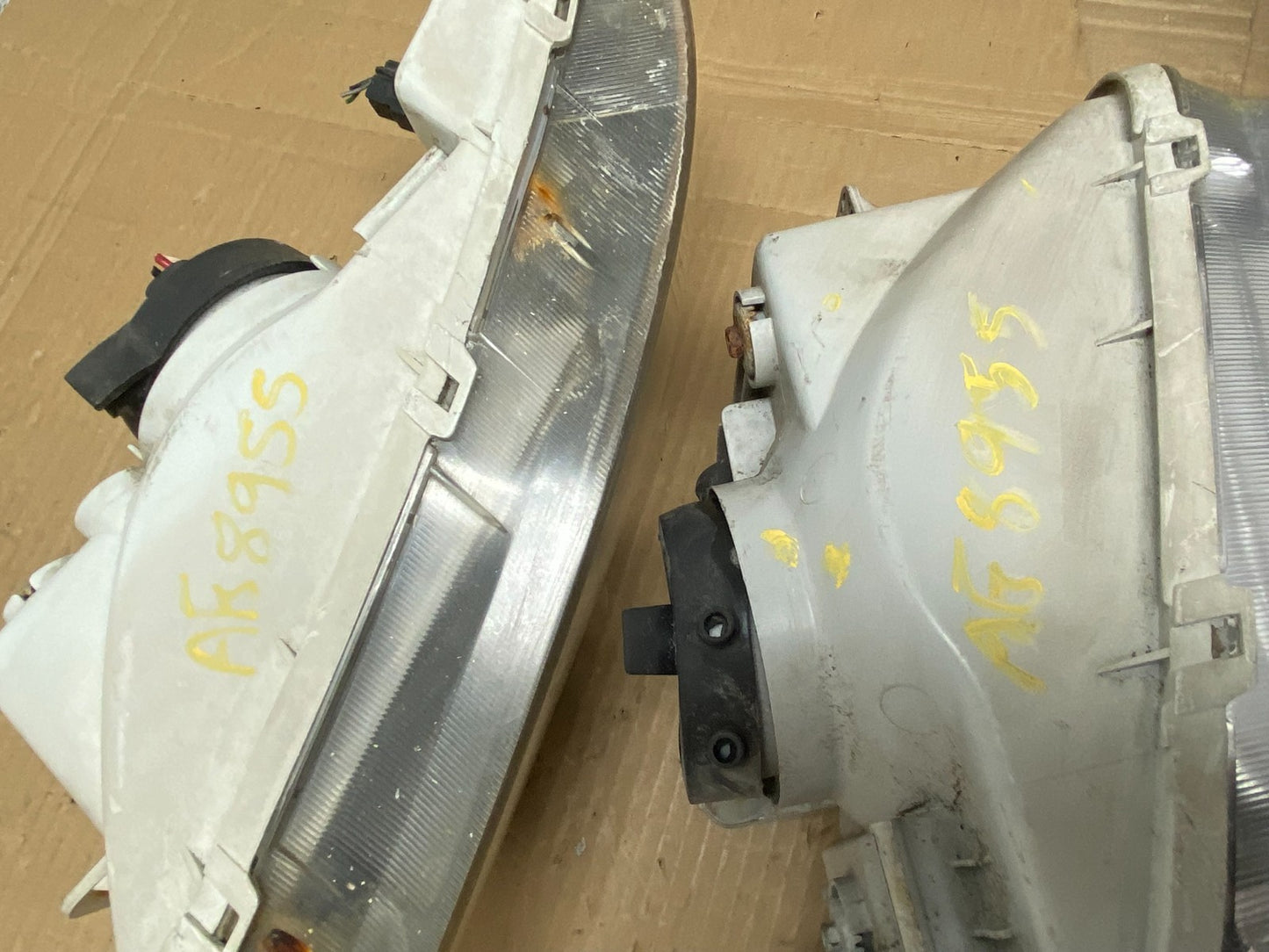 2000 to 2002 Hyundai Accent Left+Right Halogen Headlights AG8955 DW11