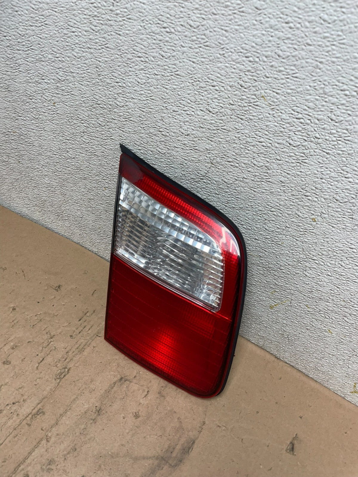 2001 2002 Subaru Forester Left Driver Inner Lid Mounted Tail Light Oem Q4869 DW1