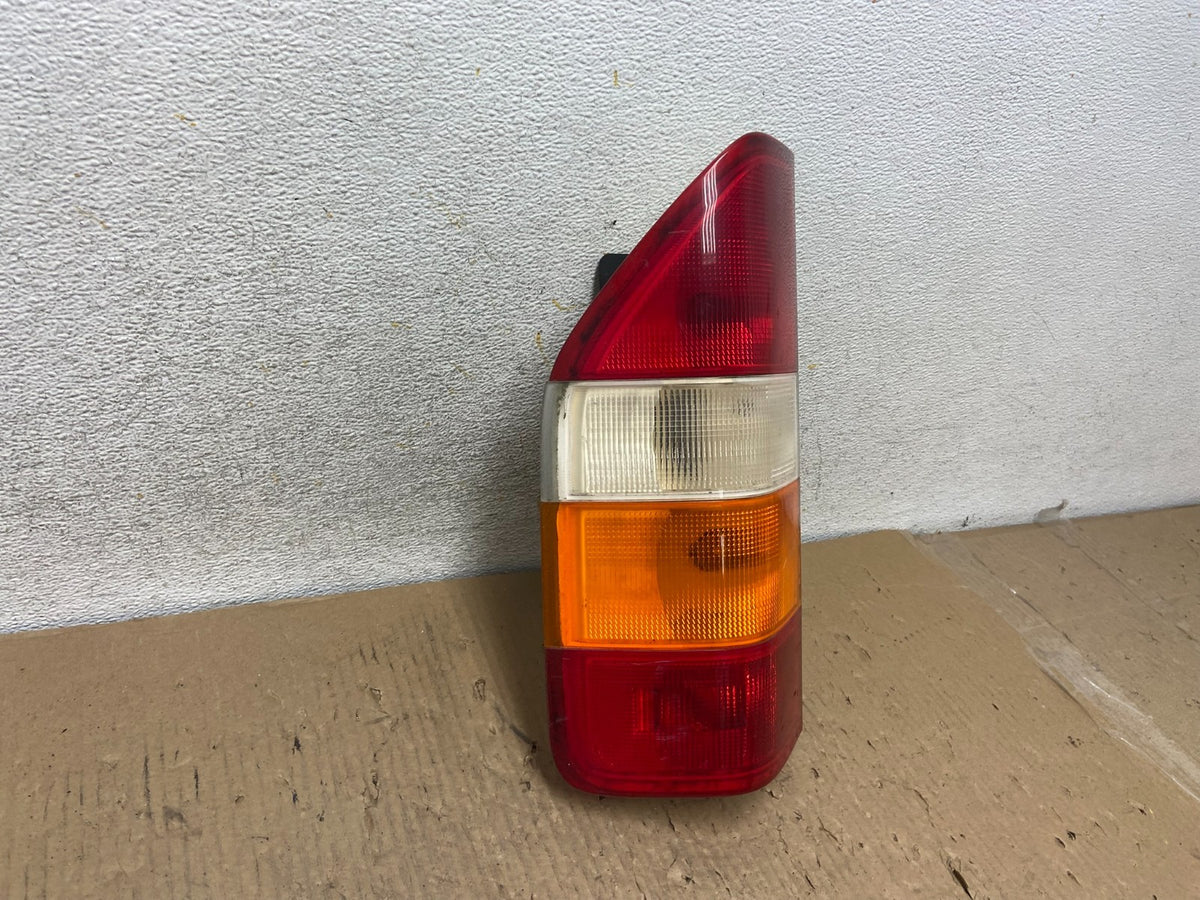 2002-2006 Mercedes Dodge Sprinter Left Driver Lh Tail Light ah2965 DG1