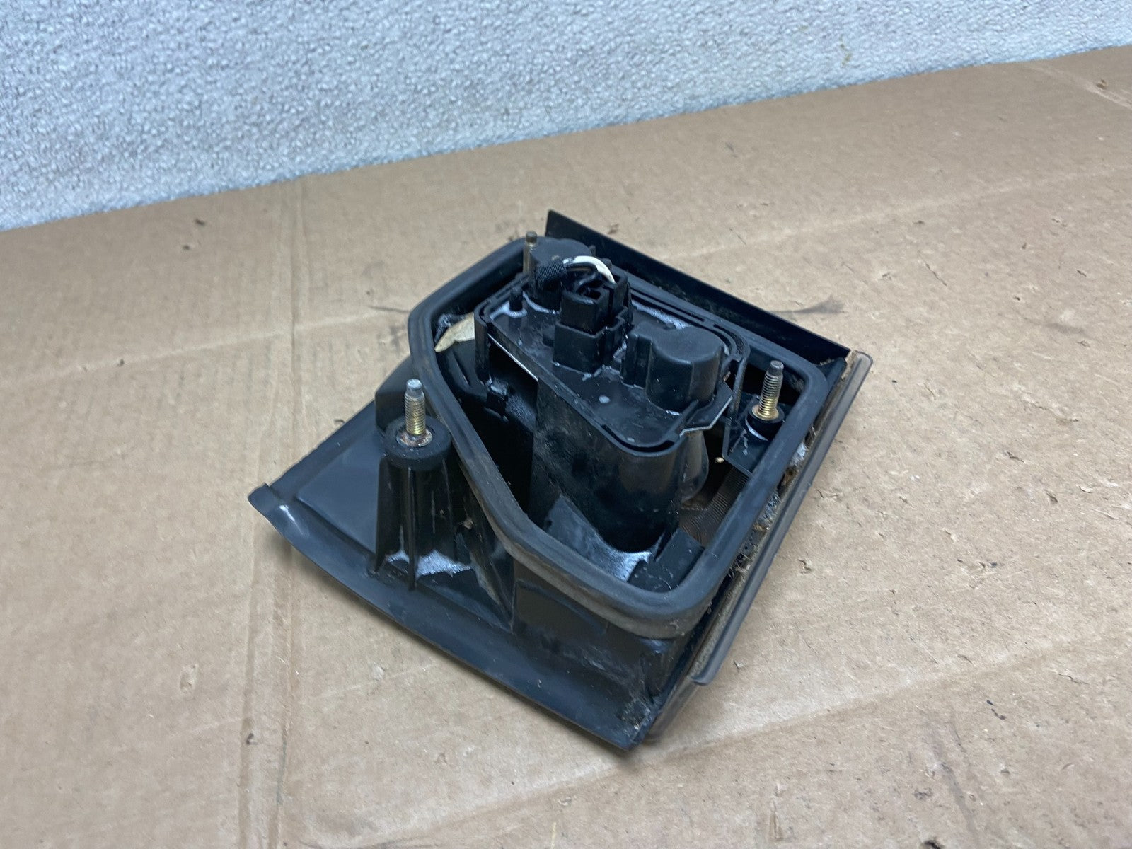 1994 to 1998 Saab 900 & Turbo Left Driver Side Tail Light Inner Y8582 DG3