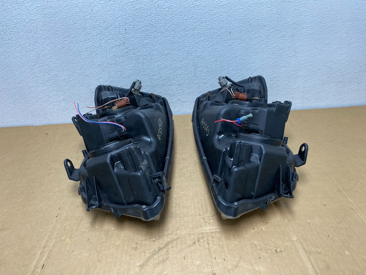 2004 2005 2006 Toyota Highlander Headlights Left+Right Side AC8563 DW10