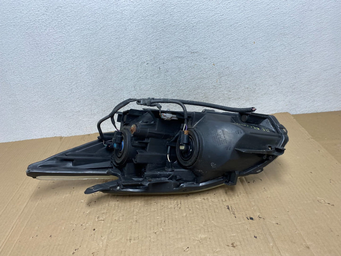2010 - 2011 Toyota Prius Right Passenger Rh Blue Halogen Headlight AE9007 DW6