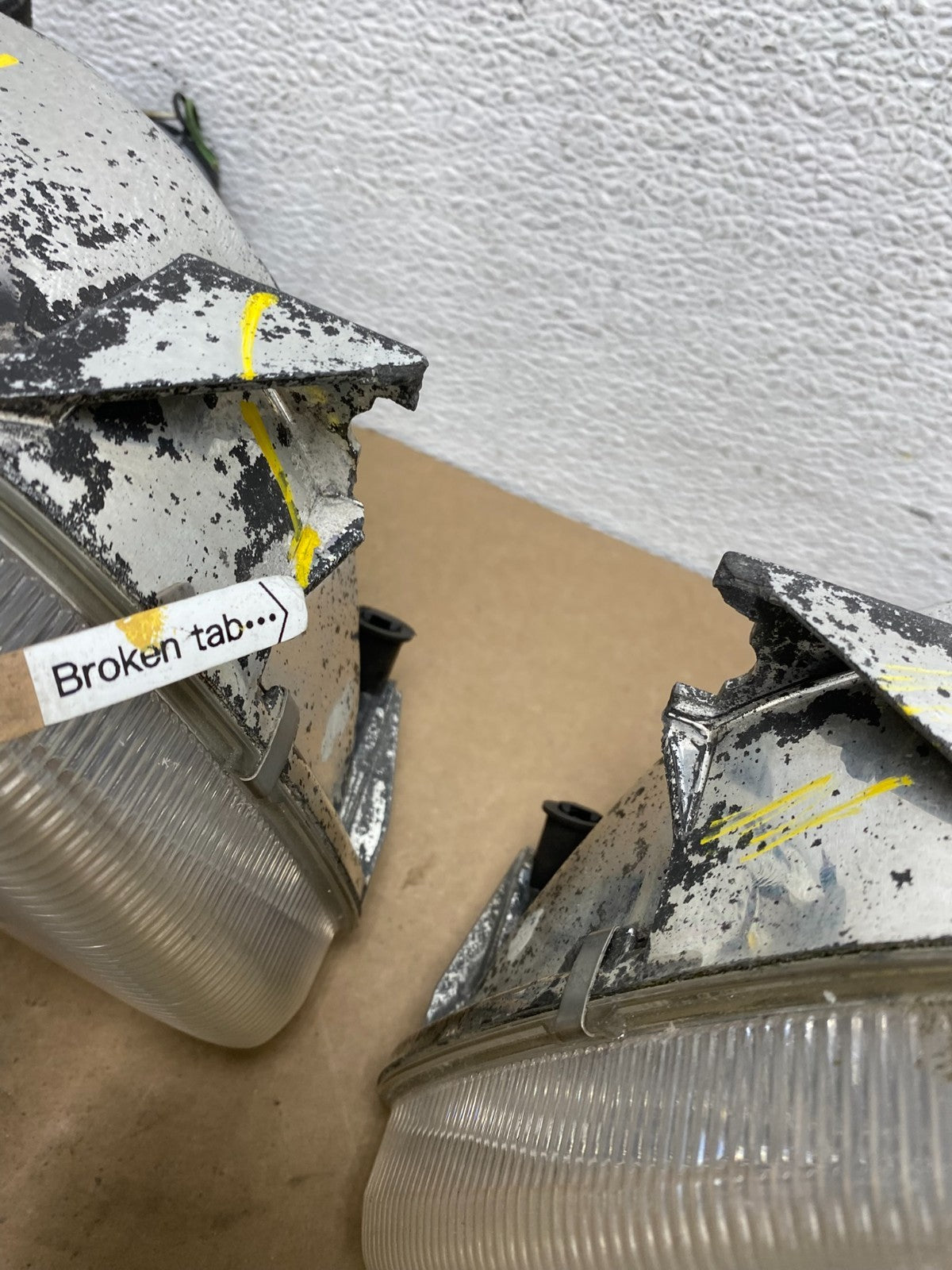 2002-2005 Mercury Mountaineer Left+Right Side Turn Signal Headlights AC5645 DG5