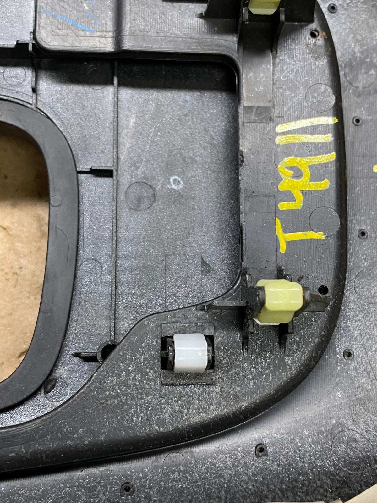 2002 to 2006 Lexus ES300 ES330 Center Console Shifter Bezel Trim T4911 DG7