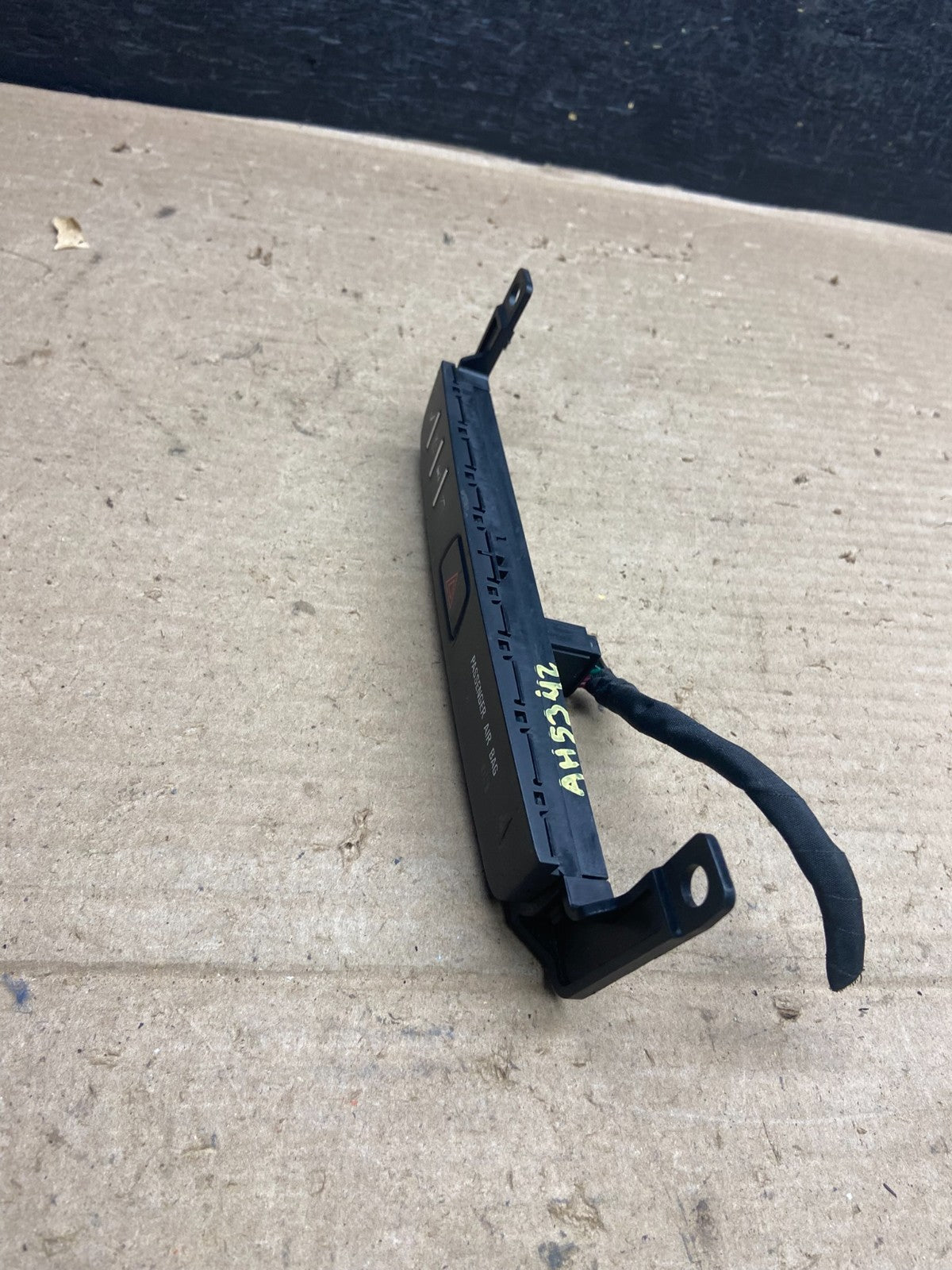 2013 - 2017 Buick Enclave Center Dash Hazard Waring Multi Switch AH5342 DG2