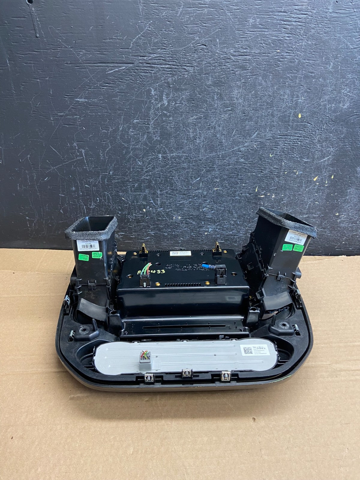 2015 - 2016 GMC Canyon 8" Touch Screen Radio Display Control Panel AF2433 DG4