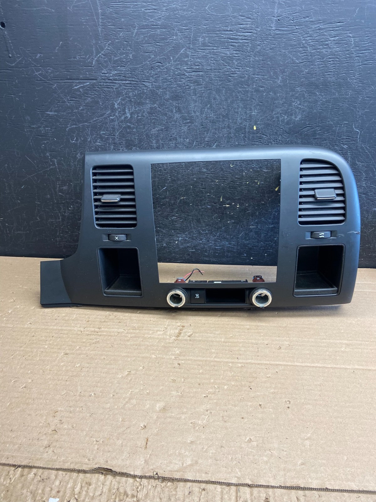 2007 to 2014 Silverado Sierra Center Console Radio Bezel Air Vents AG0306 DG0