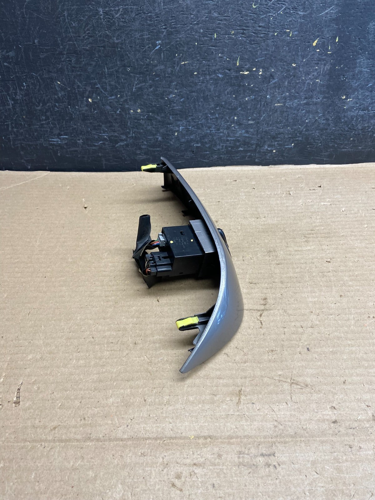 2004 to 2010 Toyota Sienna Switch Key Light Indicator Bezel Trim ah3479 DG2