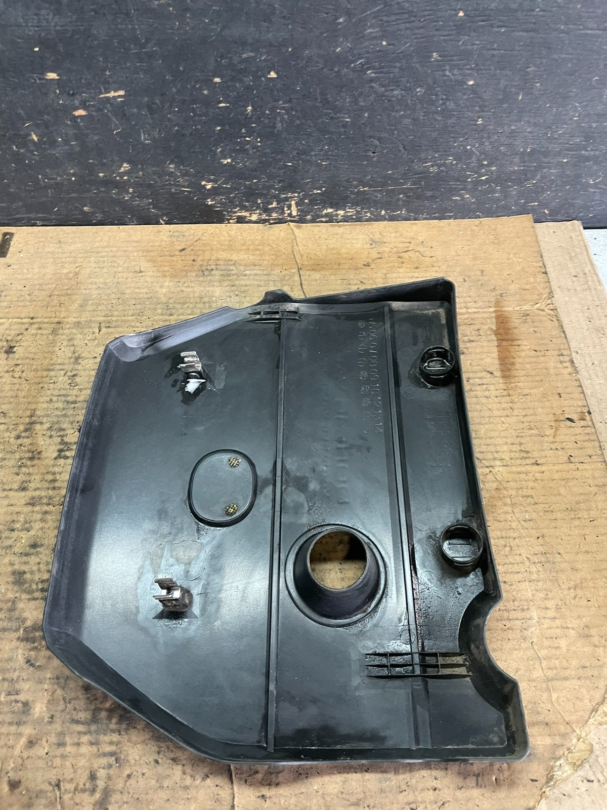 2004 to 2008 Mazda 3 DOHC 16 VALVE Engine Shield Top Cover Oem  q9879 DG7