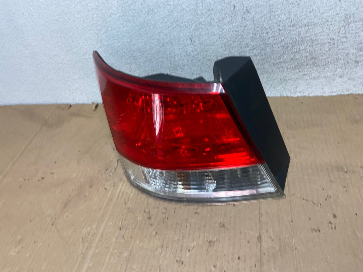 2010 to 2014 Subaru Legacy Left Driver LH Side Tail Light AE9239 LK1